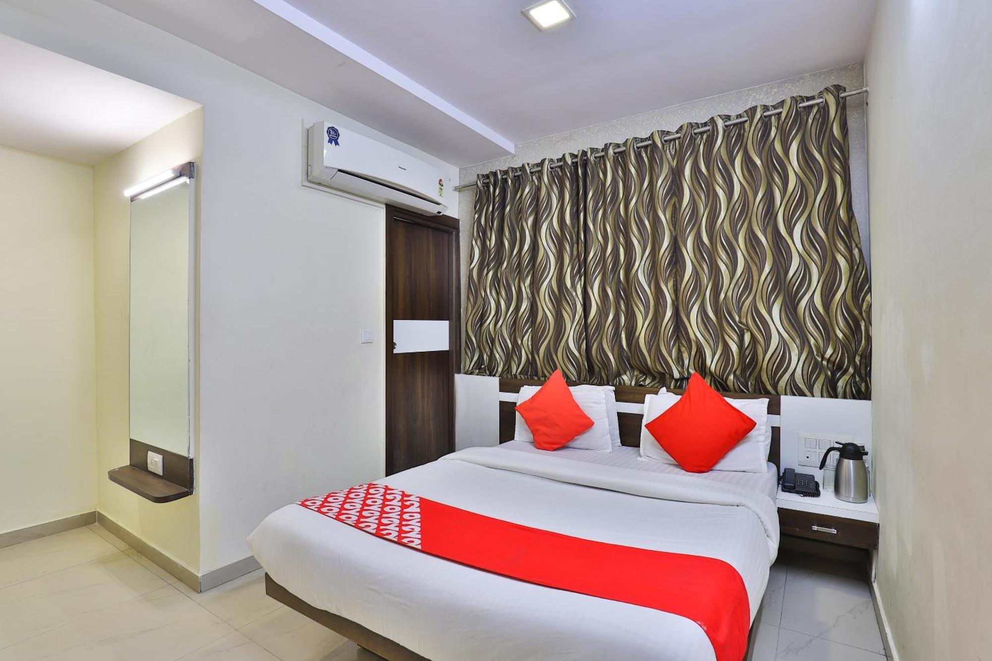 Hotel O Sri Balaji Residency Ahmedabad Esterno foto