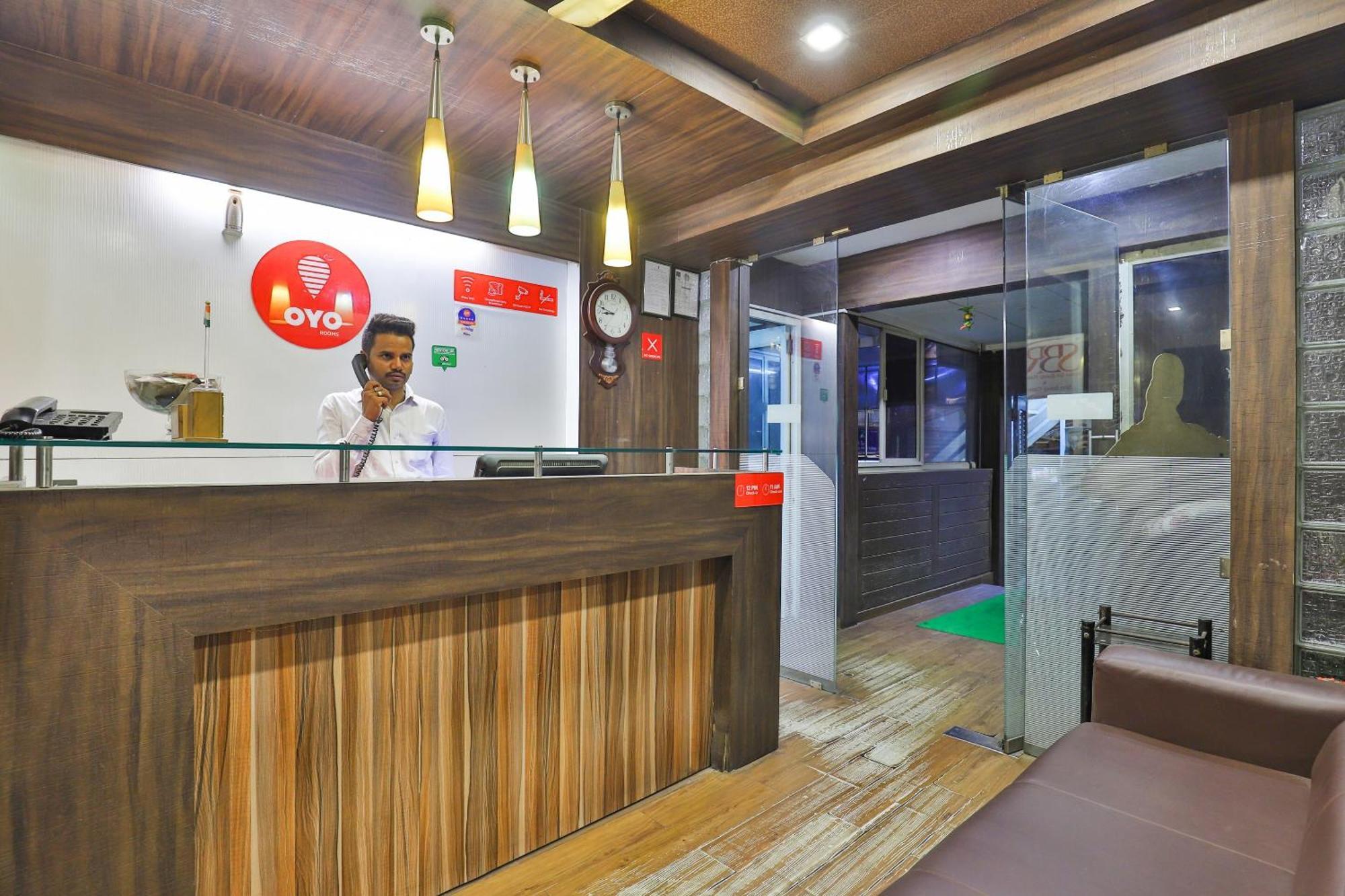 Hotel O Sri Balaji Residency Ahmedabad Esterno foto