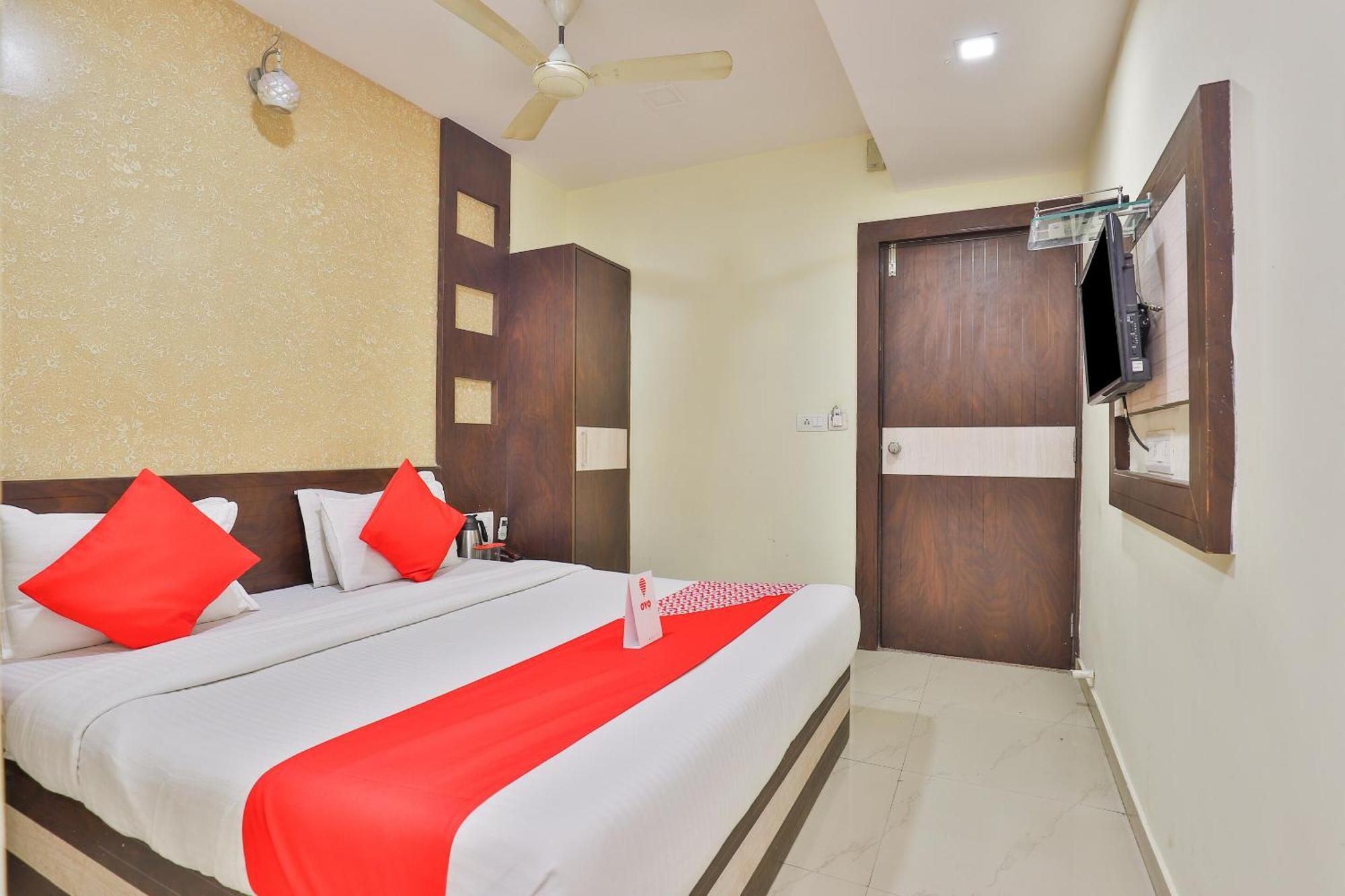 Hotel O Sri Balaji Residency Ahmedabad Esterno foto