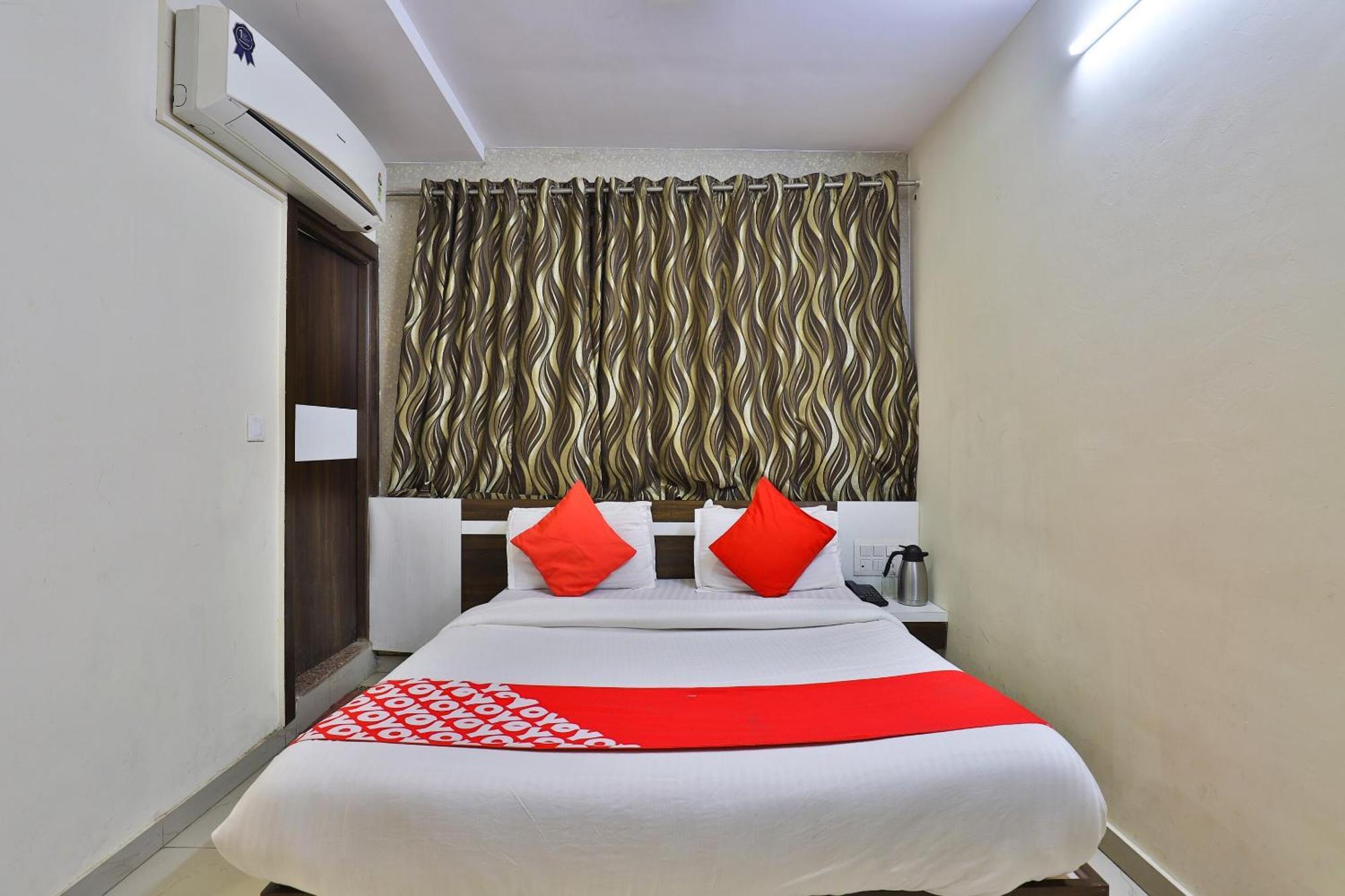 Hotel O Sri Balaji Residency Ahmedabad Esterno foto