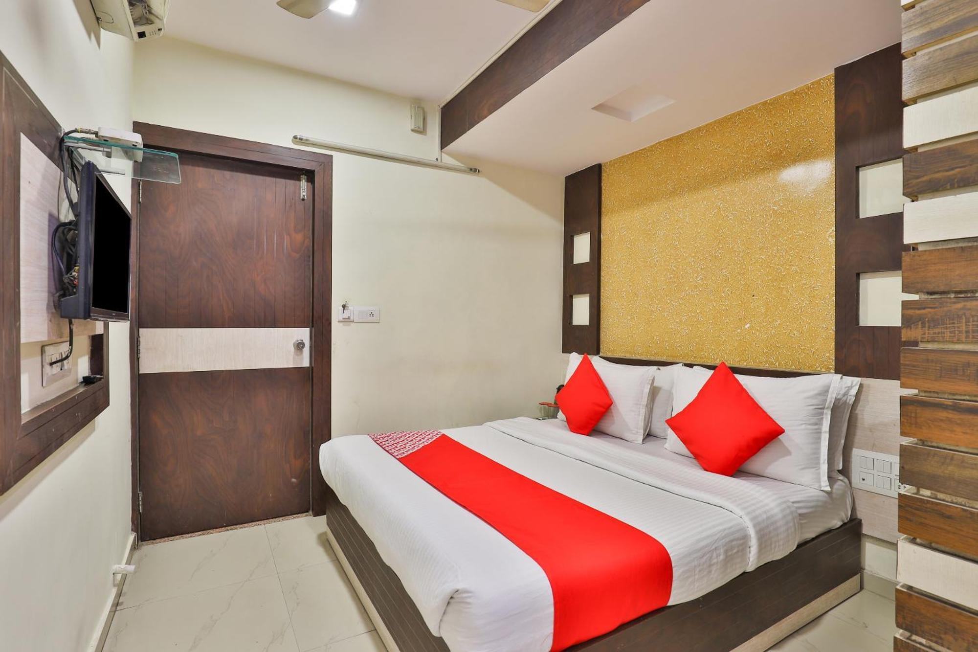 Hotel O Sri Balaji Residency Ahmedabad Esterno foto