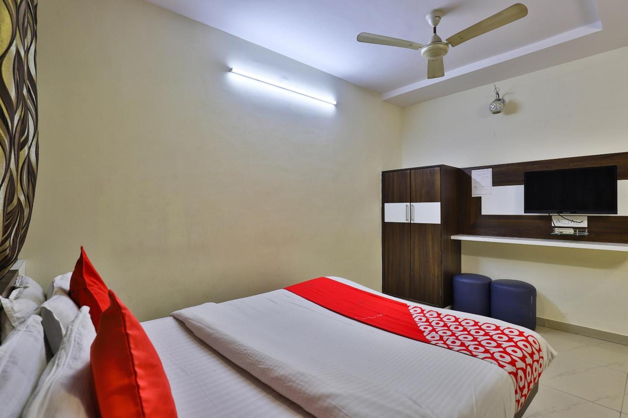 Hotel O Sri Balaji Residency Ahmedabad Esterno foto