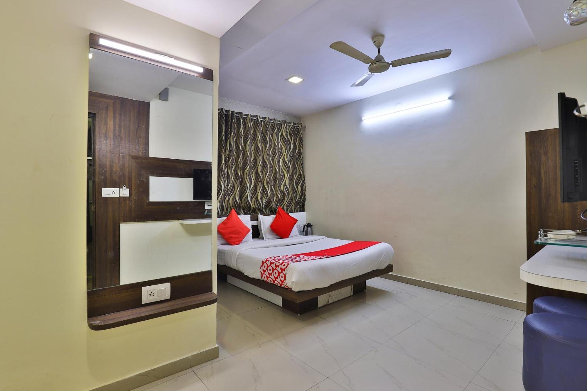 Hotel O Sri Balaji Residency Ahmedabad Esterno foto
